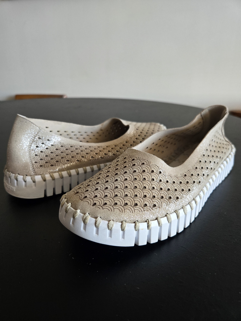 Ilse Jacobsen Hornbæk Tulip Metallic Gold Laser Cut Slip On Flats EU 39 / US 8.5